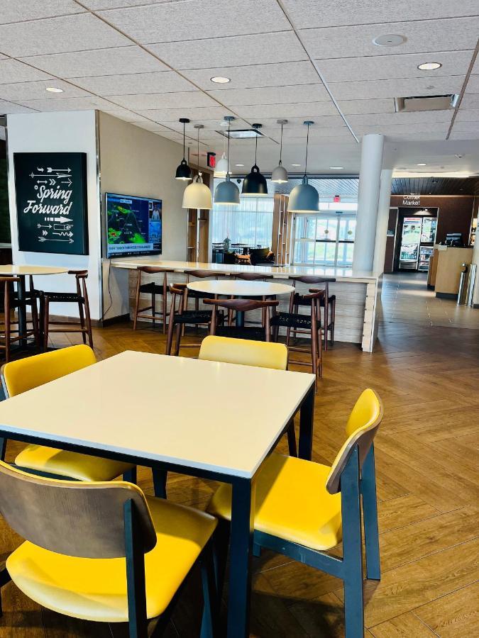 Fairfield Inn & Suites By Marriott Staunton Buitenkant foto